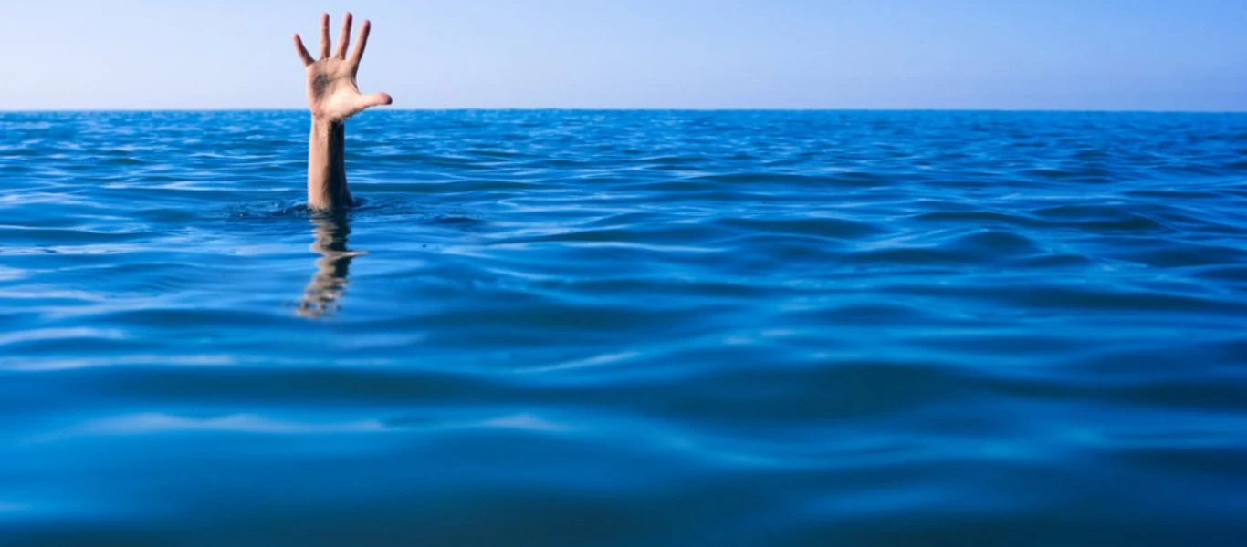 Άνδρος: Εργαζόμενοι σε beach bar έσωσαν ηλικιωμένη γυναίκα από σίγουρο πνιγμό